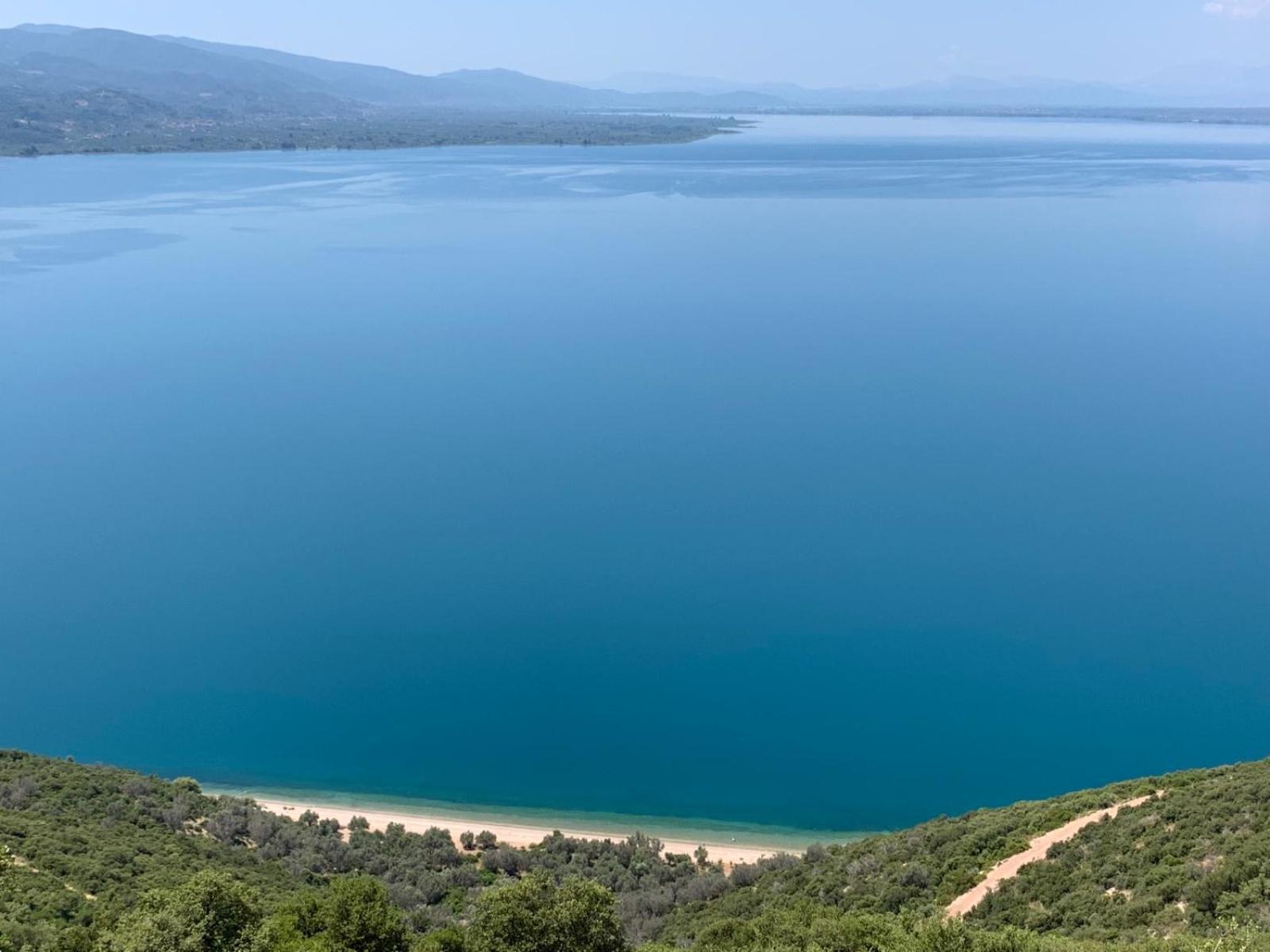 The Lake House" -Trichonida Lake Marathias  المظهر الخارجي الصورة